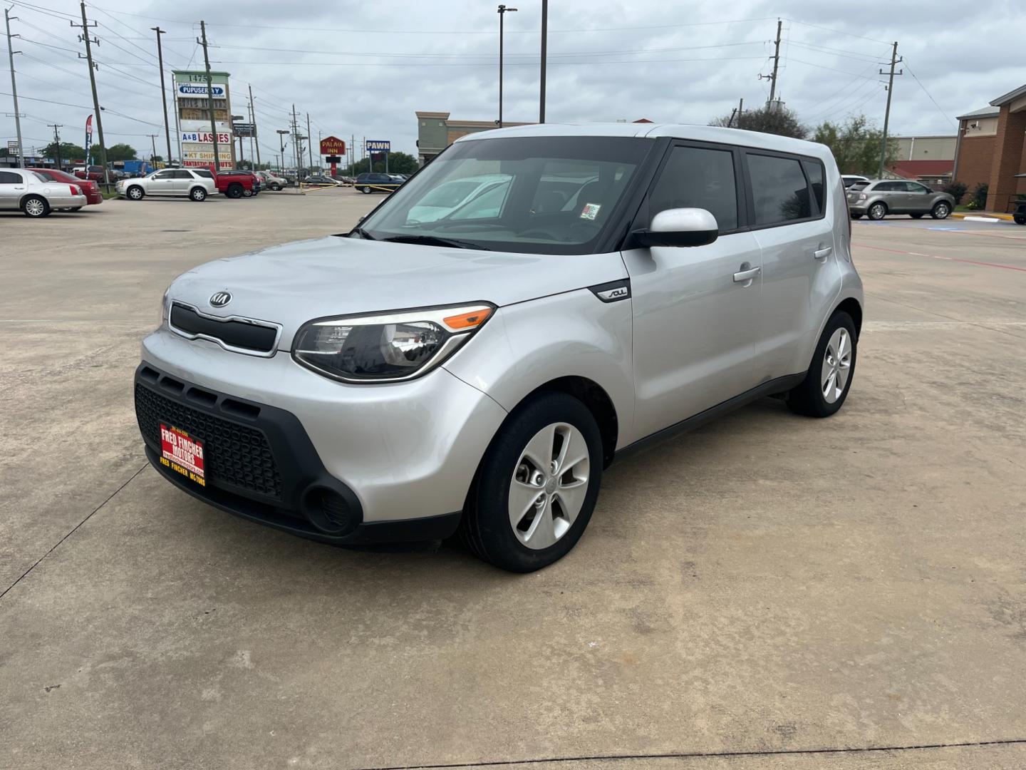 2016 SILVER /black Kia Soul Base 6A (KNDJN2A28G7) with an 1.6L L4 DOHC 16V engine, 6A transmission, located at 14700 Tomball Parkway 249, Houston, TX, 77086, (281) 444-2200, 29.928619, -95.504074 - Photo#2